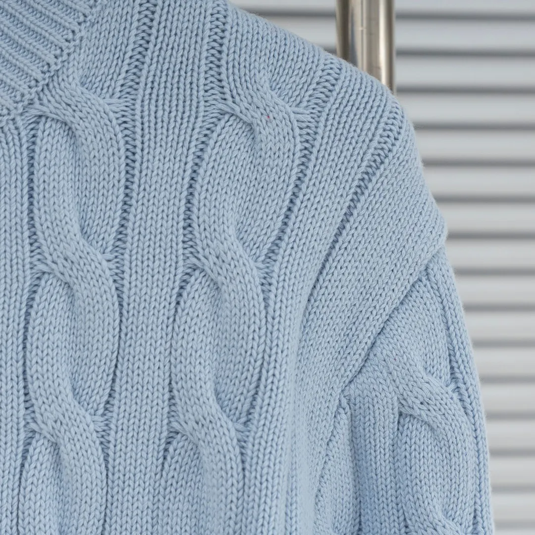 P290 top version (different currencies) You can scan the code to enter the official website. Style: Ralph Lauren POLO Ralph Lauren small label embroidered knitted cardigan jacket. Color: Picture color. Size: S-XL. Fabric: pure cotton. Accessories: full set of customized accessories. No gender distinction. Same style for men and women.